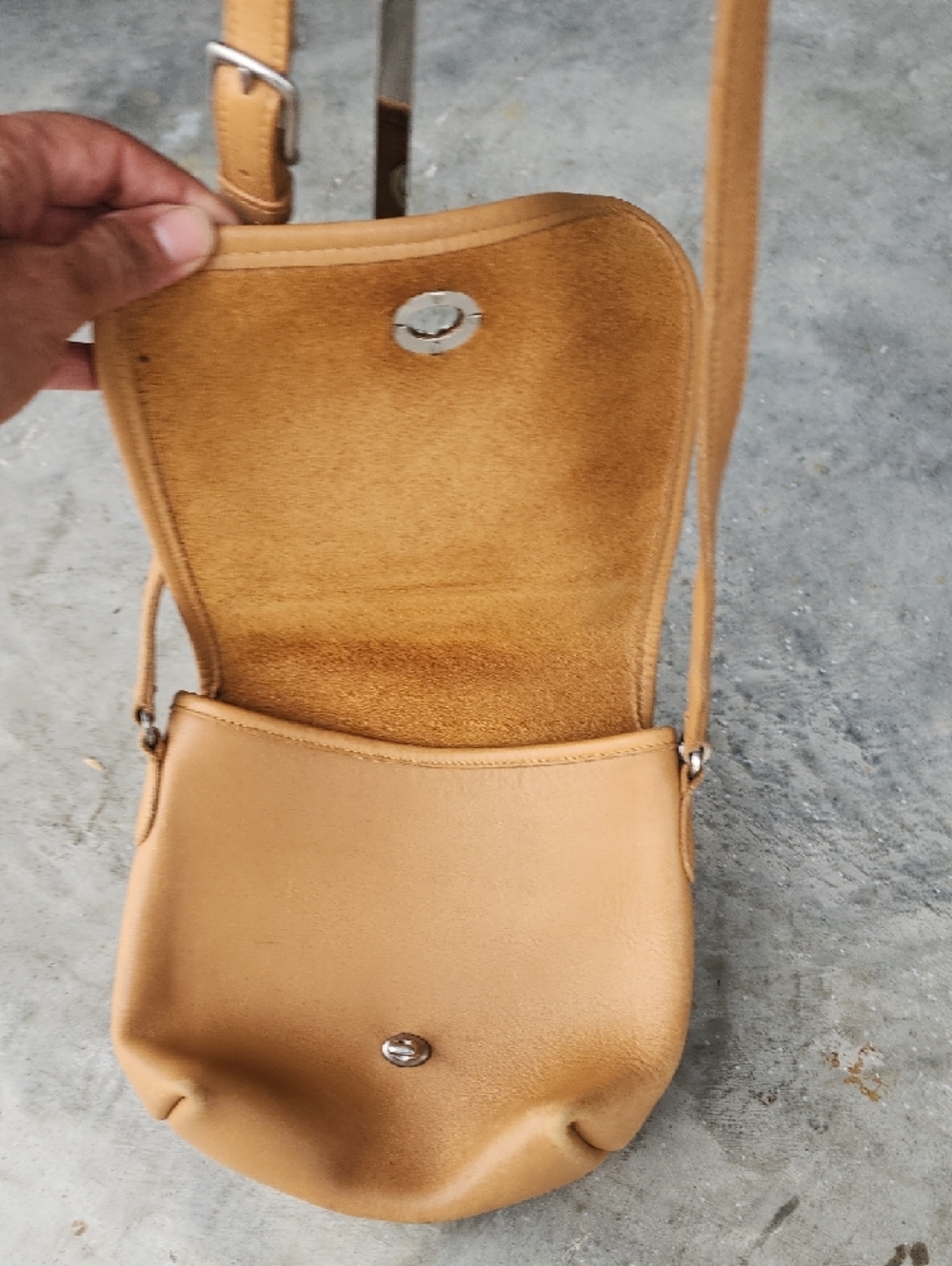 Coach Vintage Tan Crossbody Saddle Bag with Turn-Lock - Picture 8 of 16